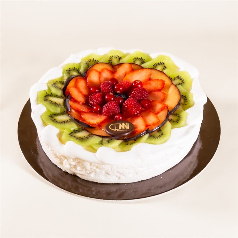 Pavlova con crema chantilly e frutta